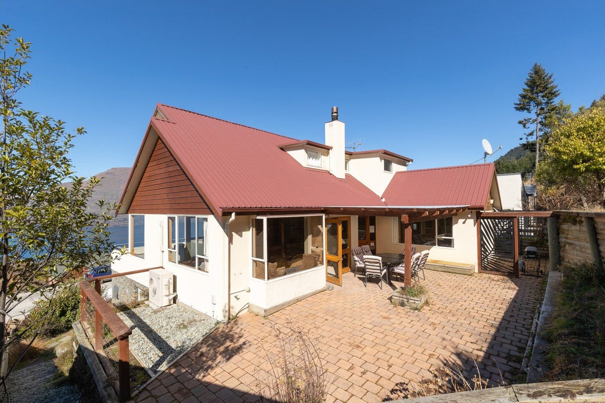 141 Wynyard Crescent, Fernhill, Queenstown - Carousel 1