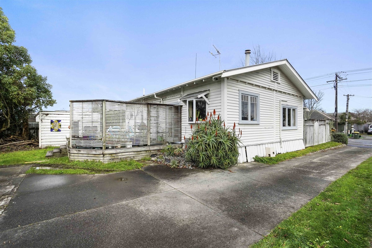 202 Nixon Street, Hamilton East, Hamilton - Carousel 1