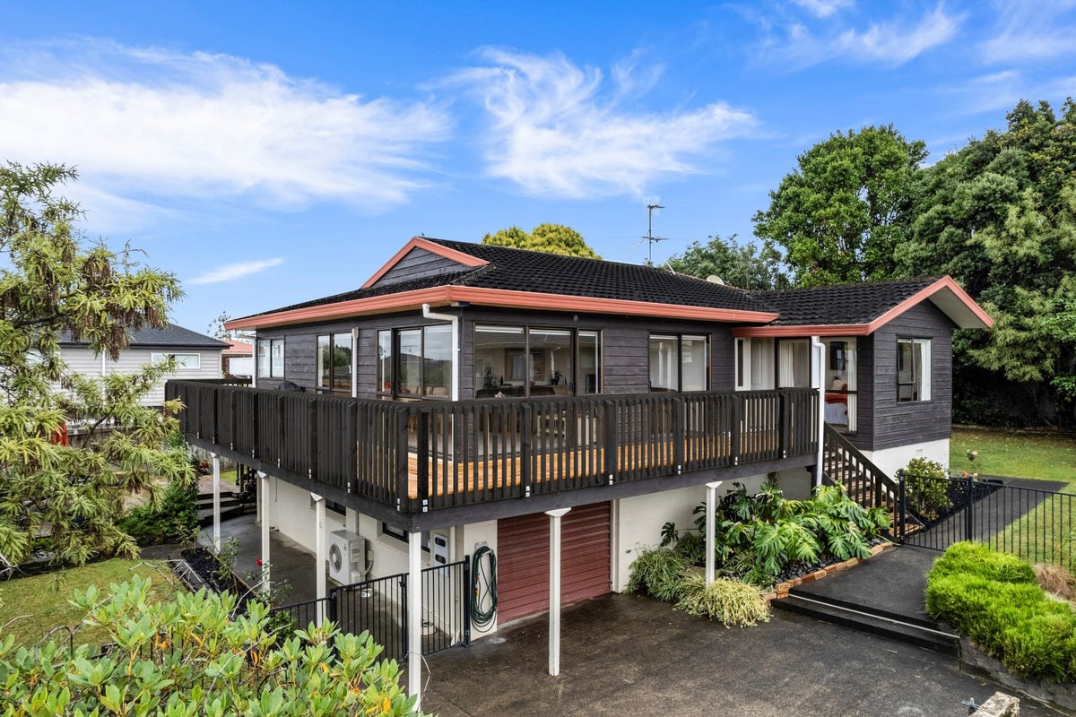 5 Hassan Drive, Massey, Auckland - Carousel 1
