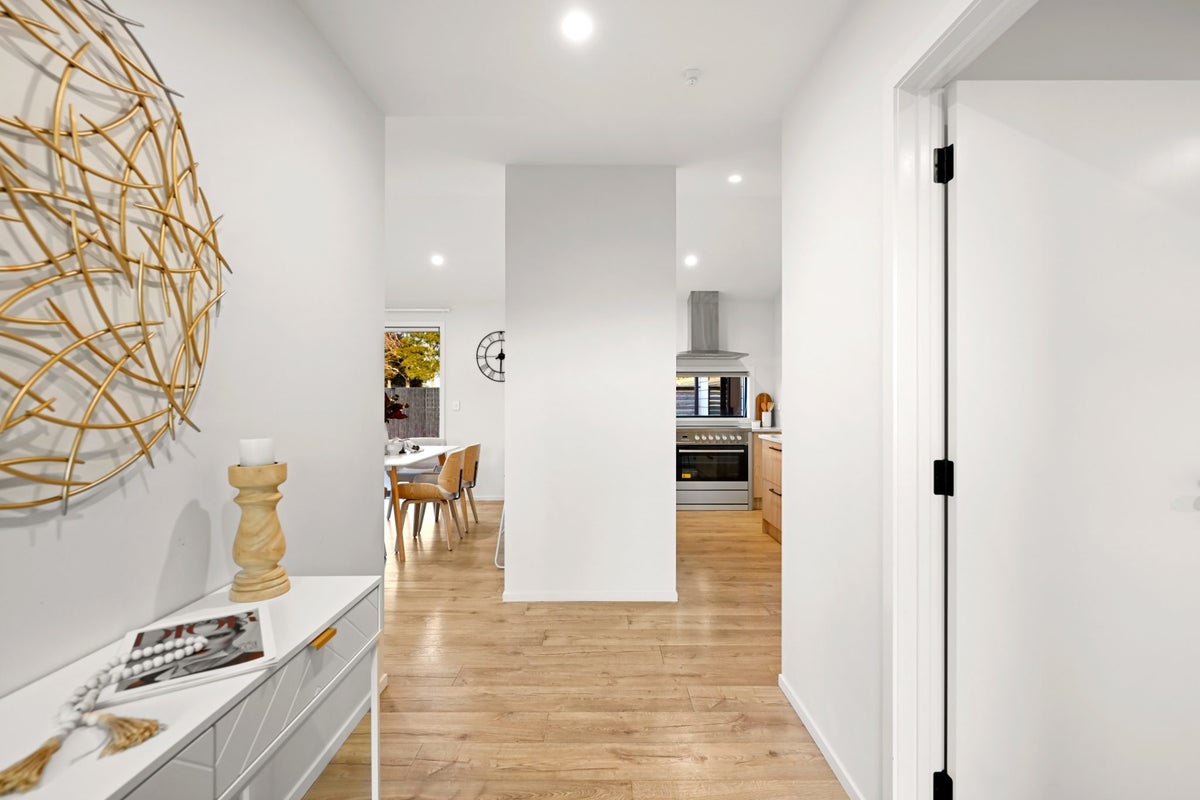 8 Matawhero Place, Hamilton - Carousel 2