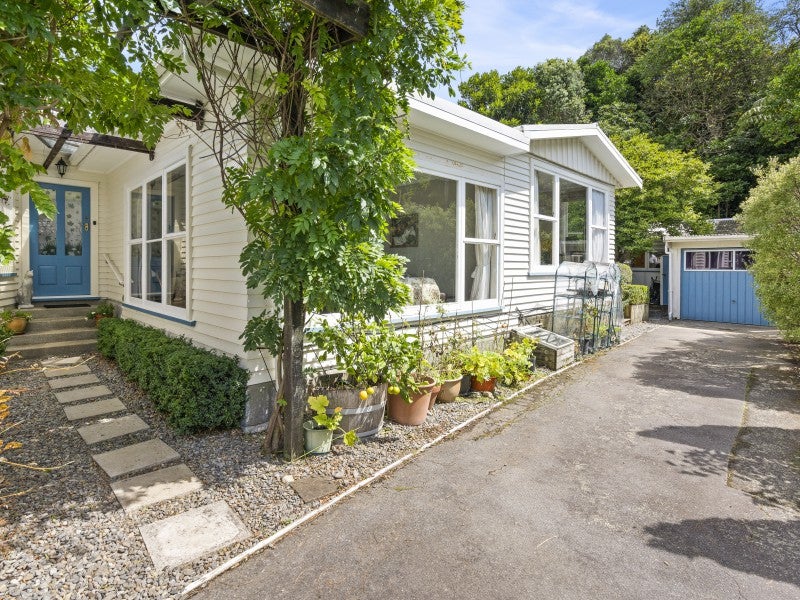 32 Redwood Avenue, Tawa, Wellington - Carousel 1