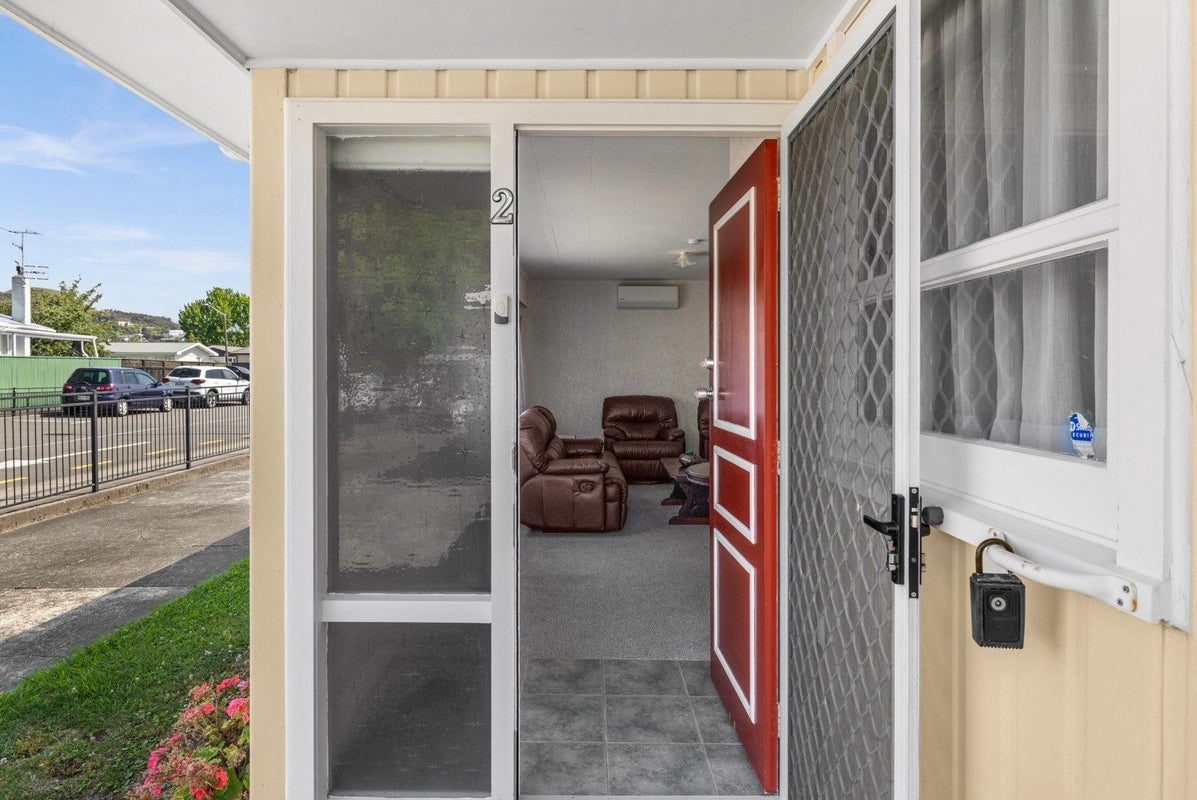 2/24 WHITE STREET, TARADALE, NAPIER - Carousel 2