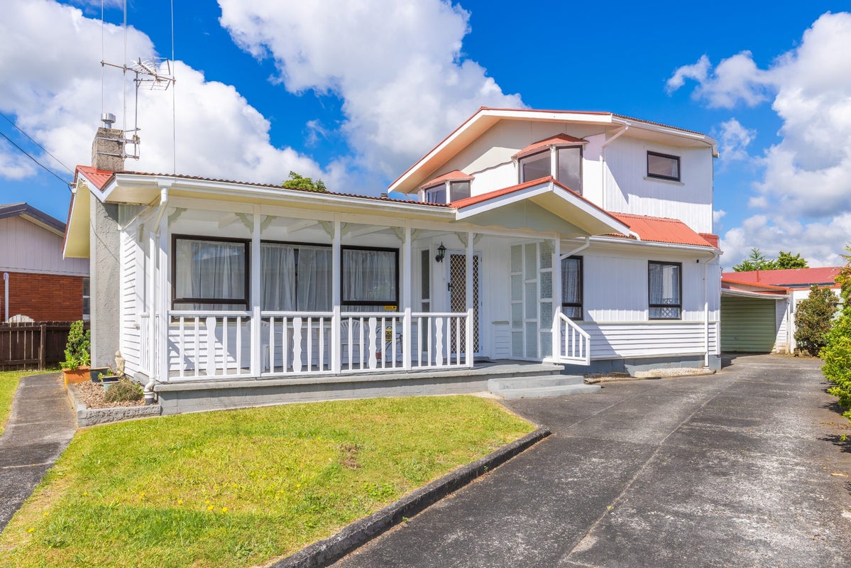 107 Lewis Street, Glenview, Hamilton - Carousel 1