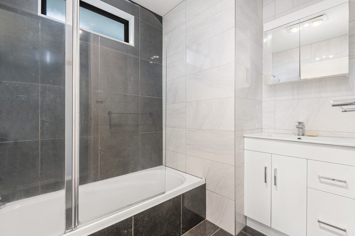 28B Chelmarsh Place, Highbury, Palmerston North - Carousel 15