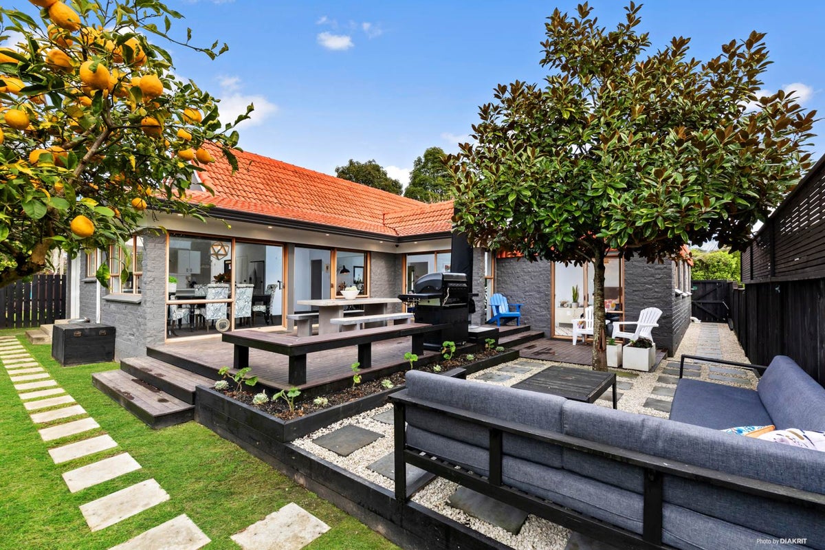 3 Prestwick Place, Wattle Downs, Auckland - Carousel 1