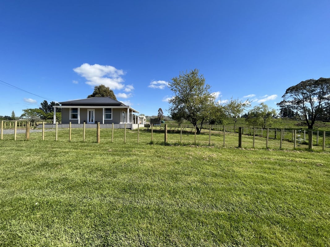 308 White Road, Otane - Carousel 2