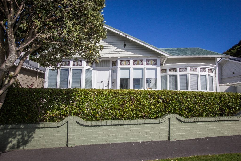 16 Endeavour Street, Lyall Bay, Wellington - Carousel 1
