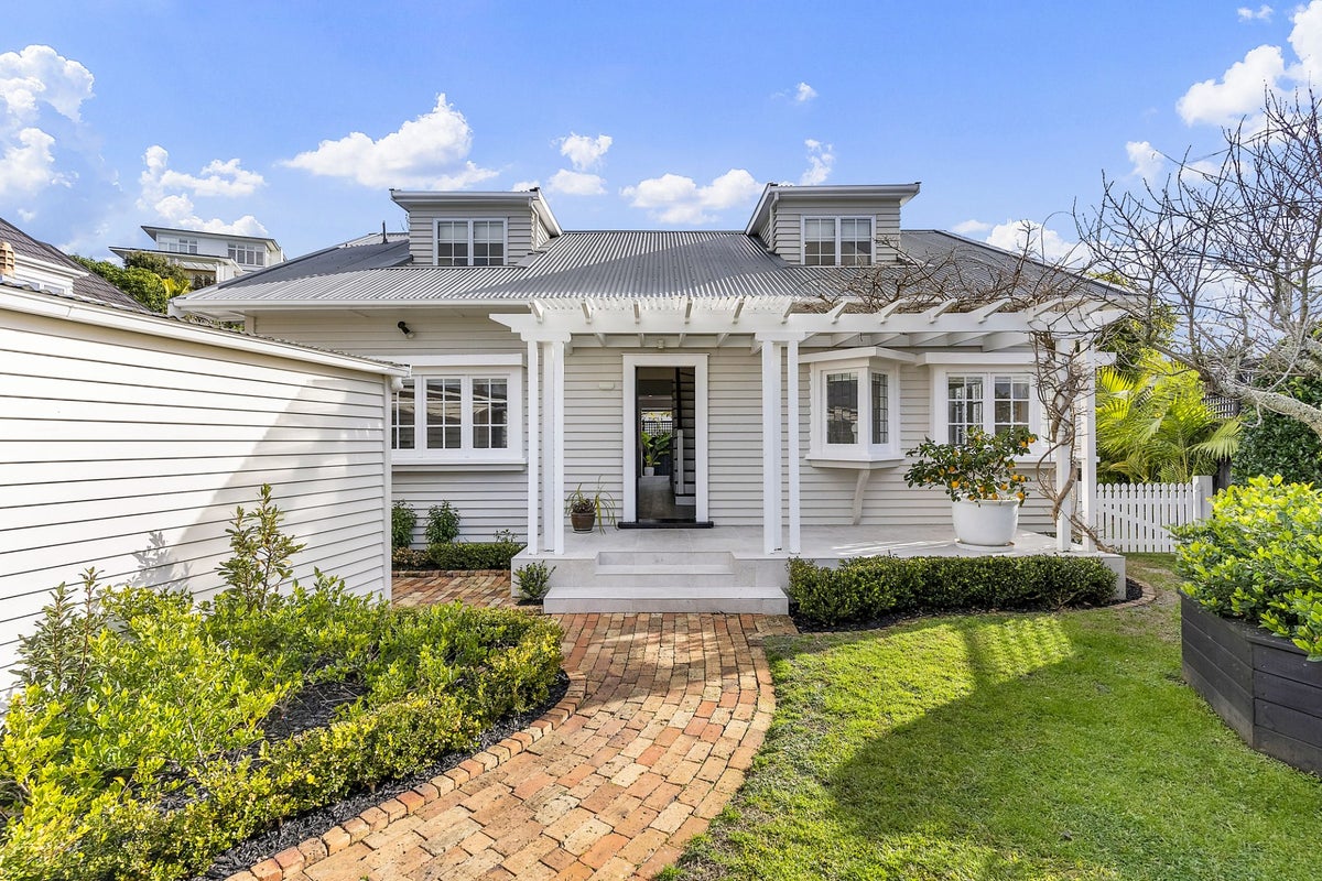 1 Baddeley Avenue, Kohimarama, Auckland - Carousel 1