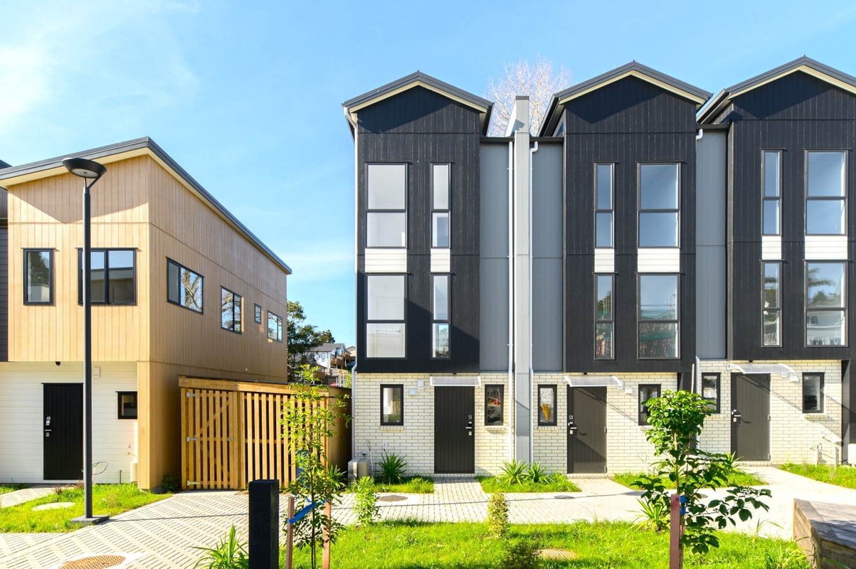 51 Morihana Close, Glen Eden, Auckland - Carousel 1