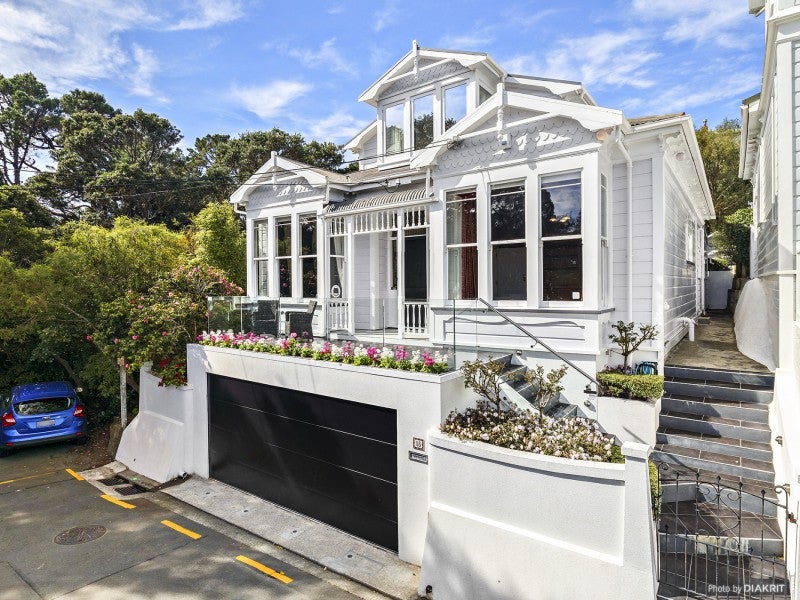 18 North Terrace, Kelburn, Wellington - Carousel 1