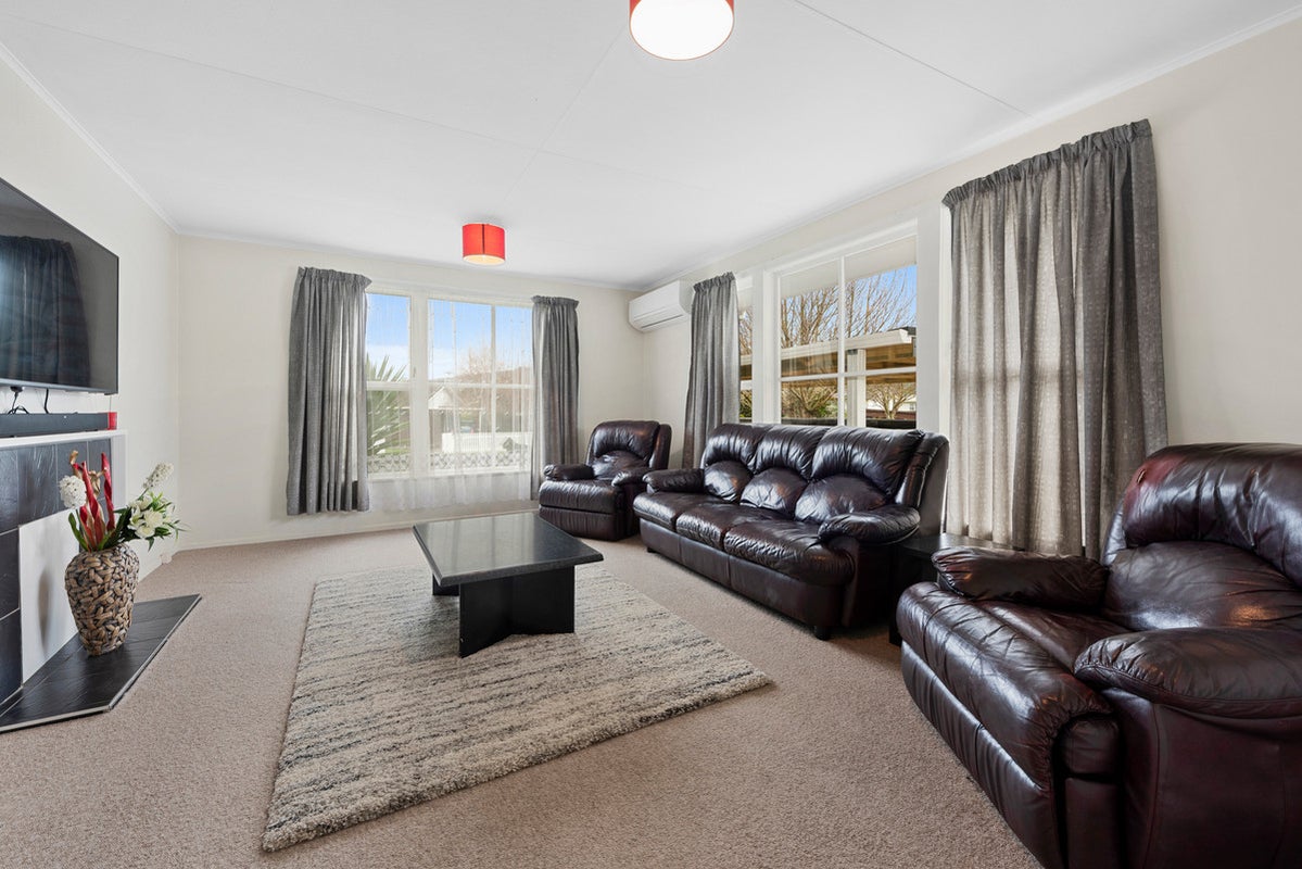 38 Oregon Drive, Maoribank, Upper Hutt - Carousel 2