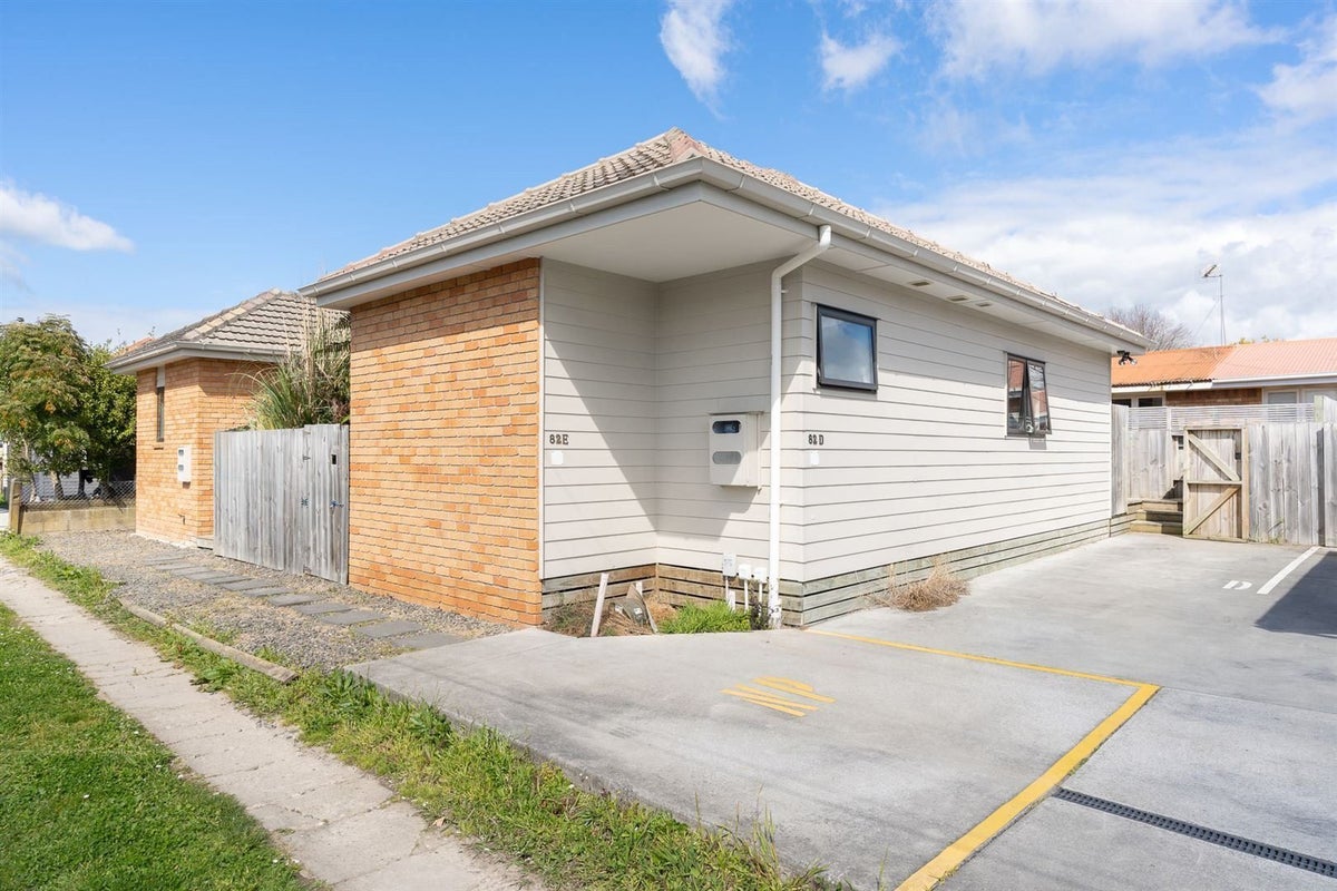 5/82 Clyde Street, Hamilton East, Hamilton - Carousel 1