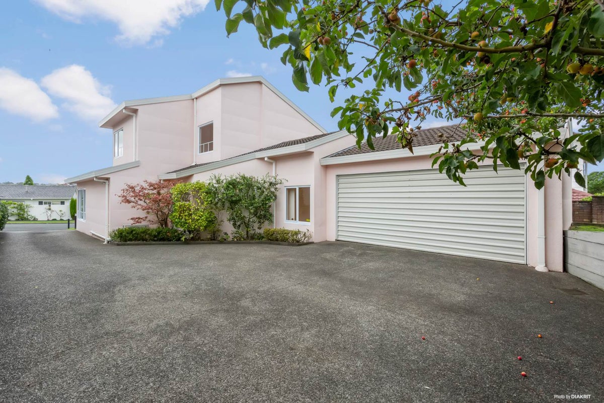 1 Ravenstone Place, Chatswood, Auckland - Carousel 2