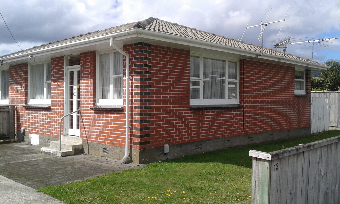 1/13 Sutherland Avenue, Silverstream, Upper Hutt - Carousel 1