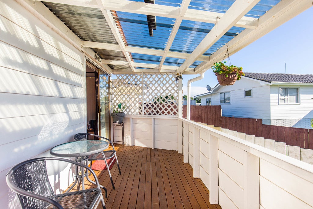 1/4 Sena Place, Clover Park, Auckland - Carousel 2