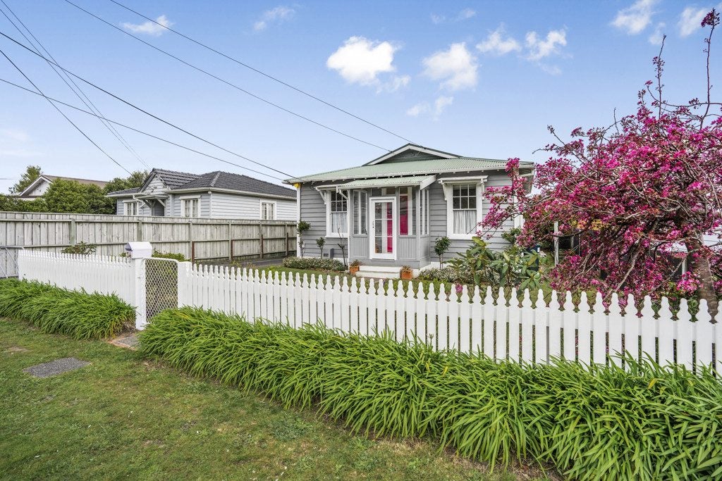34 York Street, Moera, Lower Hutt - Carousel 1