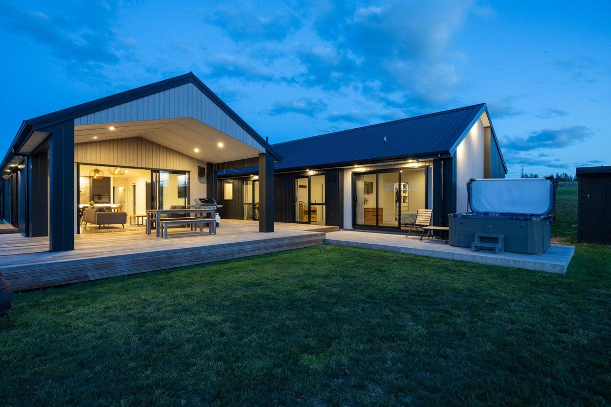 3 Castlebridge Lane, Palmerston North - Carousel 1