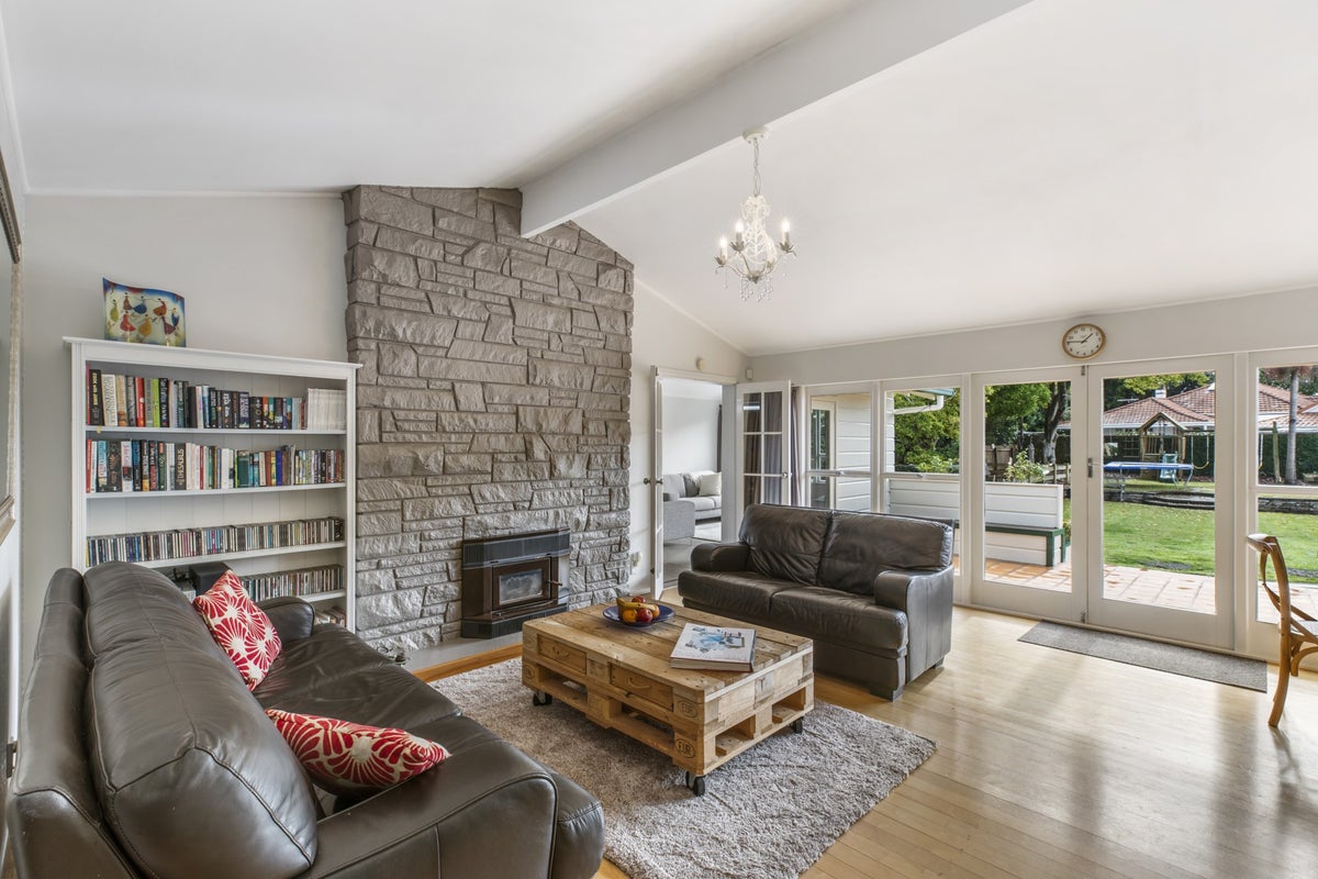 7 Callis Avenue, Opaheke, Papakura - Carousel 1