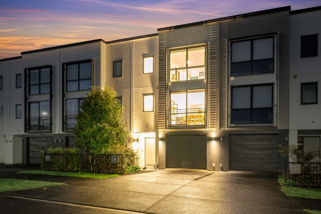 30 Matairangi Avenue, Totara Heights, Auckland - Carousel 1