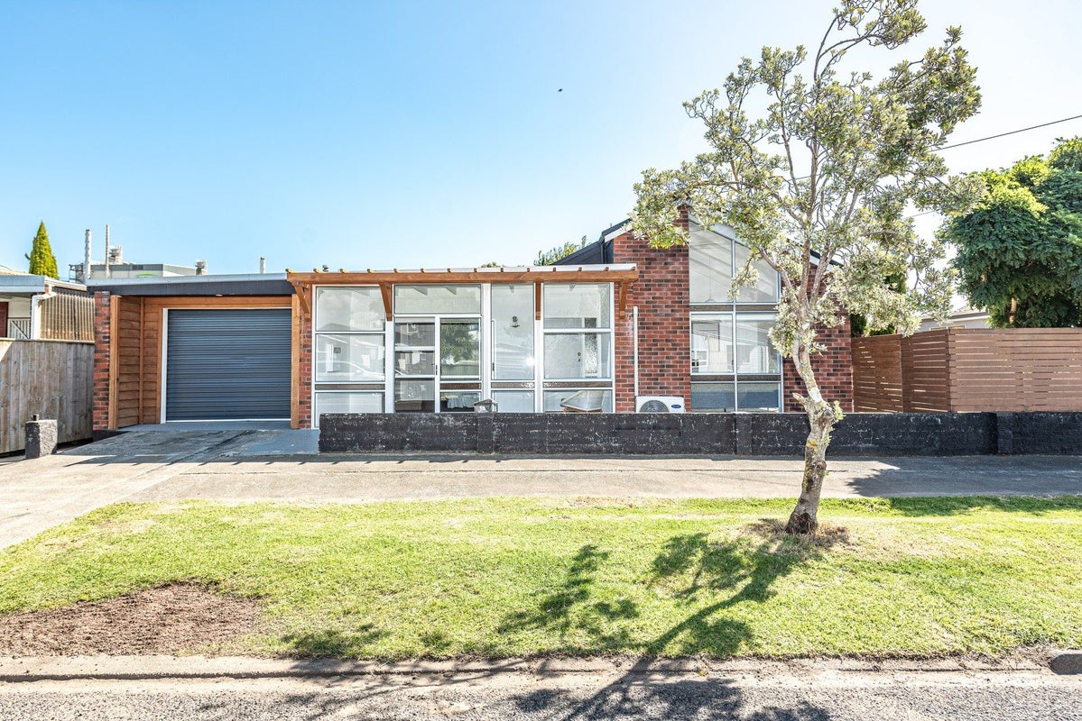 1B Gunn Street, Gonville, Whanganui - Carousel 2