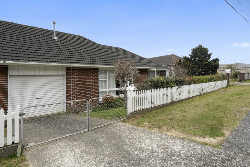 1A Isabel Grove, Wainuiomata, Lower Hutt - Carousel 1