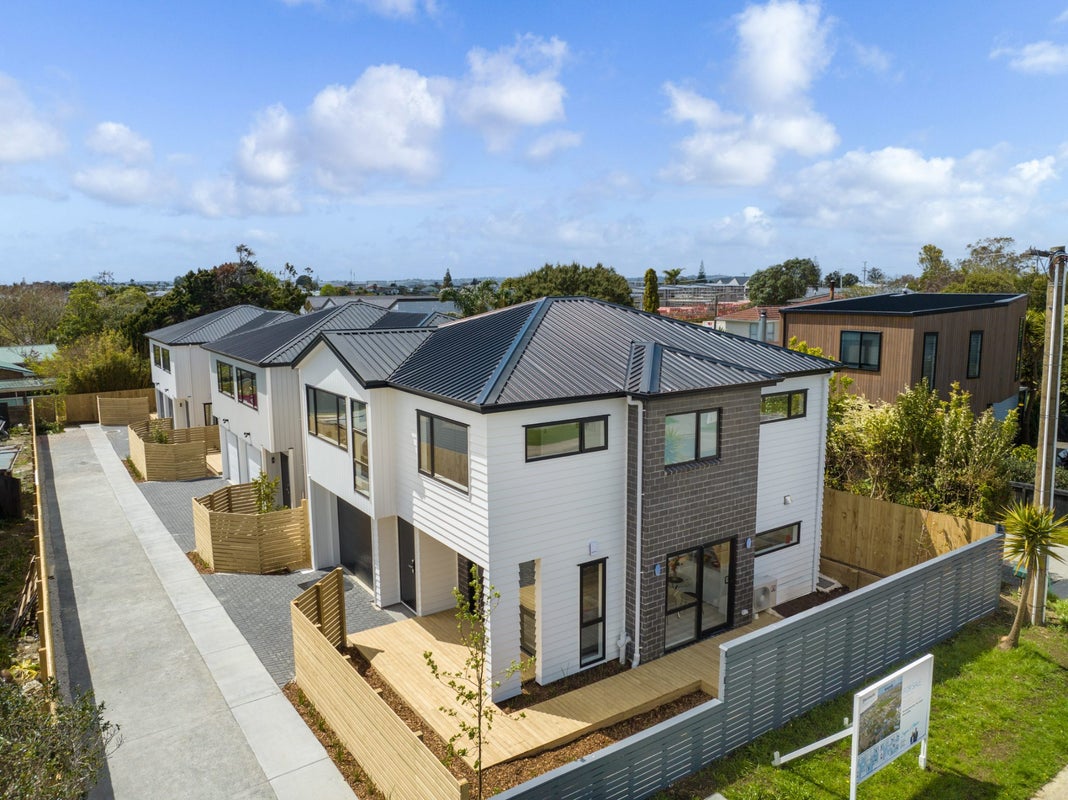 13E Renata Crescent, Te Atatu Peninsula, Auckland - Carousel 2