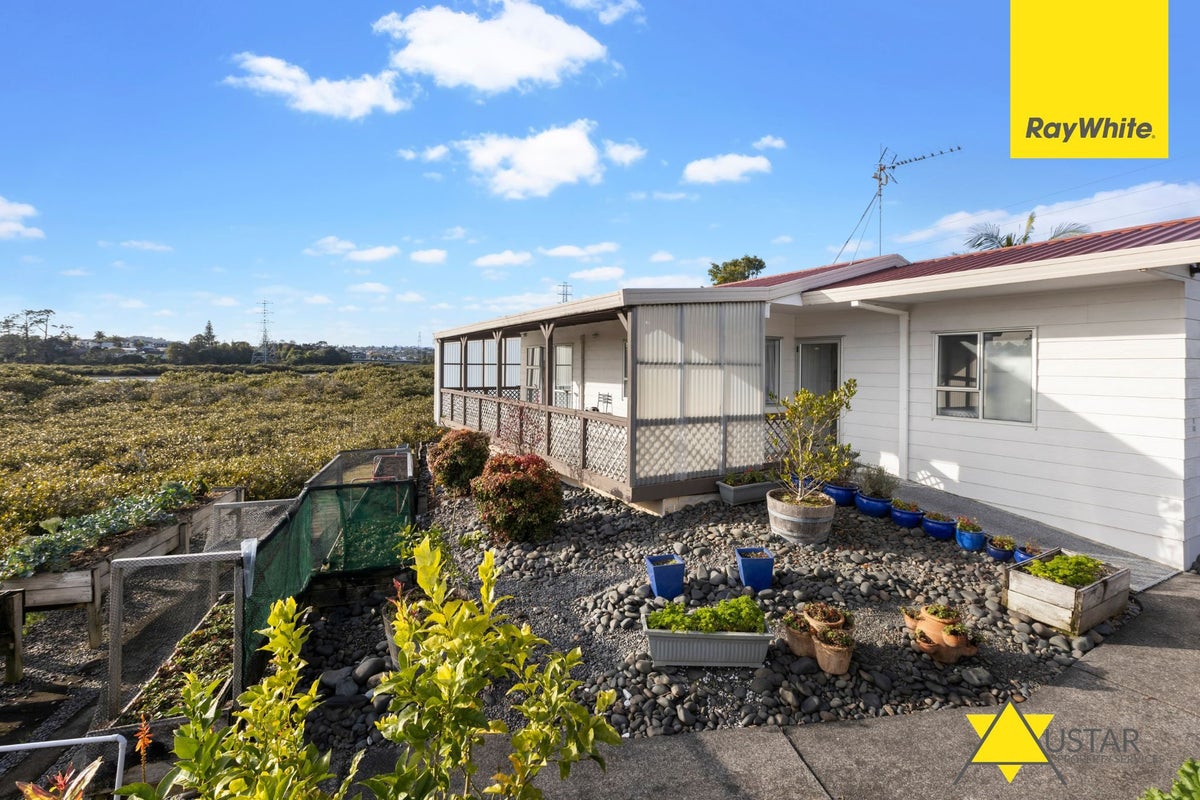 53 Queen Mary Avenue, New Lynn, Auckland - Carousel 1