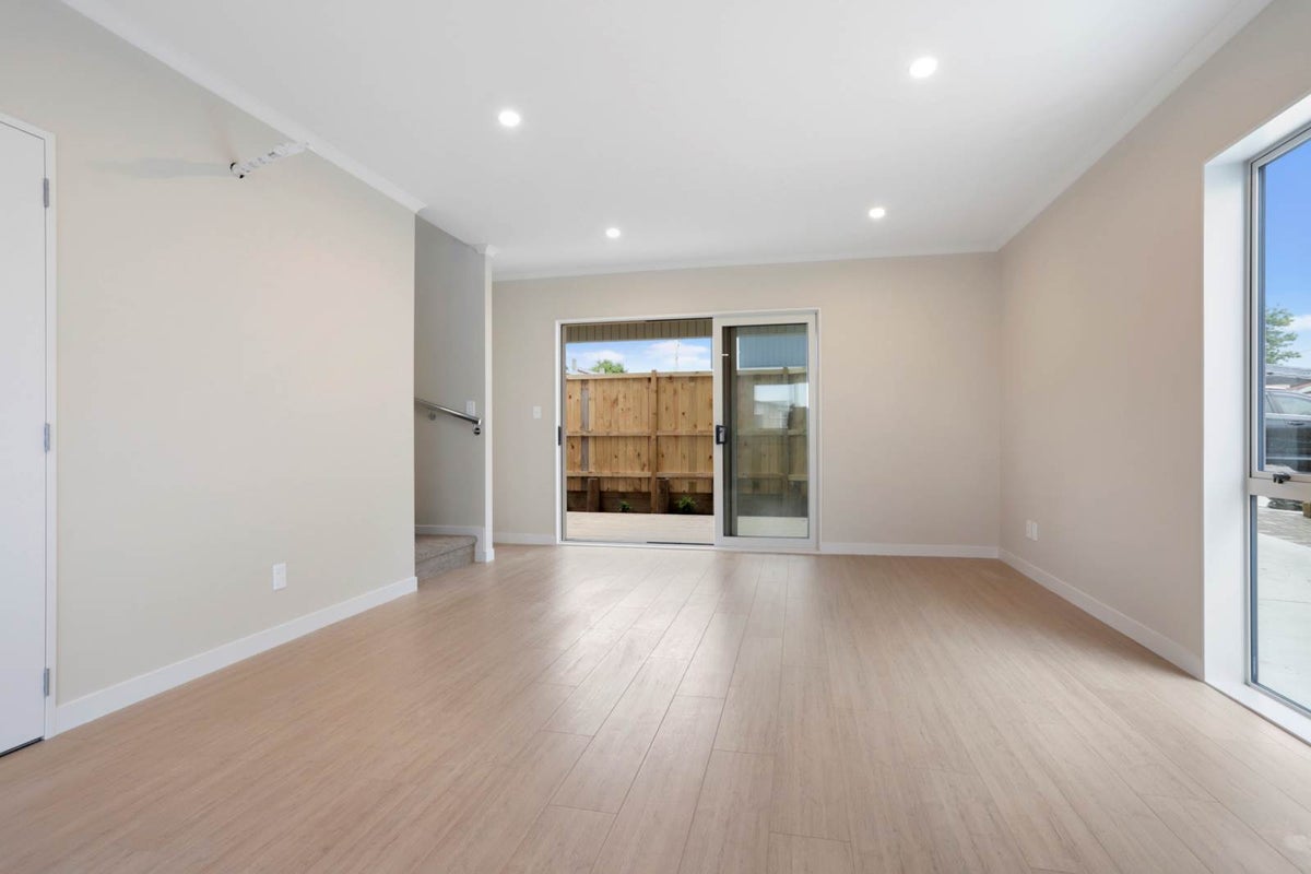 10A Roberts Road, Te Atatu South, Auckland - Carousel 2