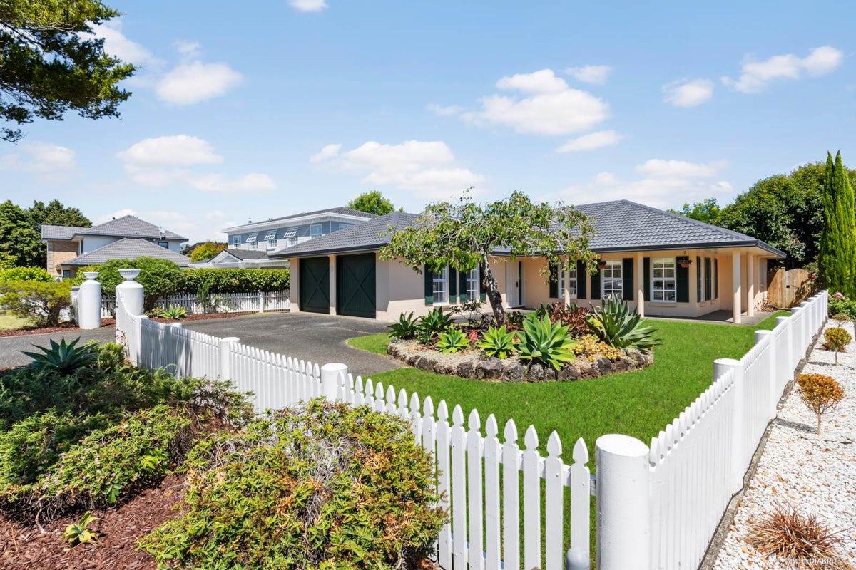 16 Wiltshire Place, Somerville, Manukau - Carousel 2