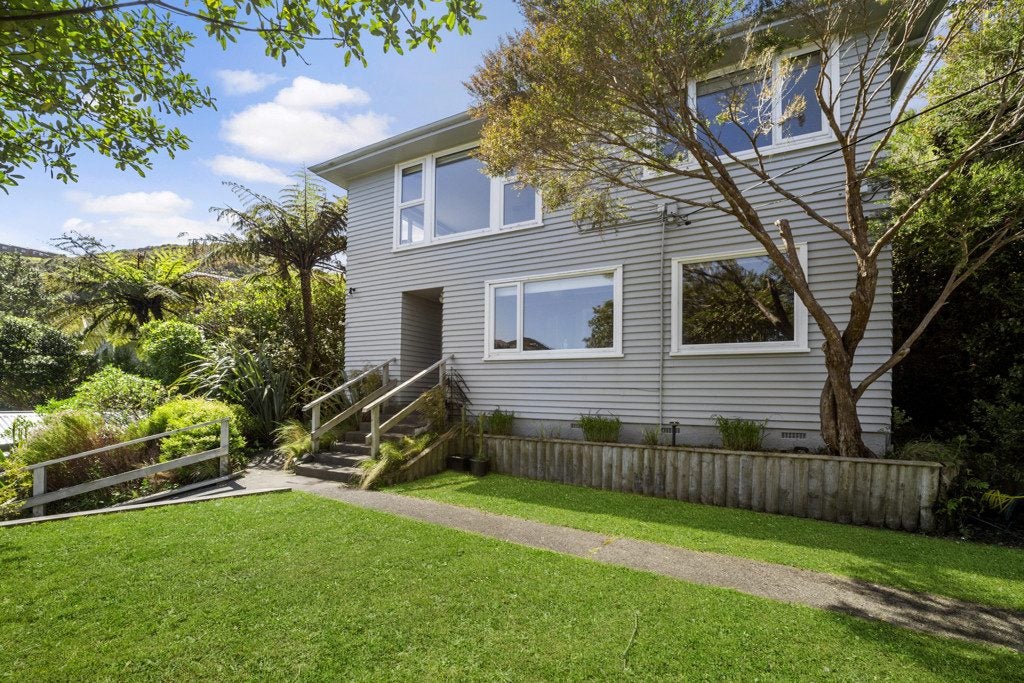 54 Montgomery Avenue, Karori, Wellington - Carousel 2