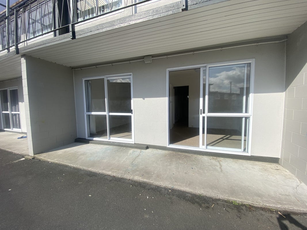 4/3 Tralee Place, Hillcrest, Hamilton - Carousel 1