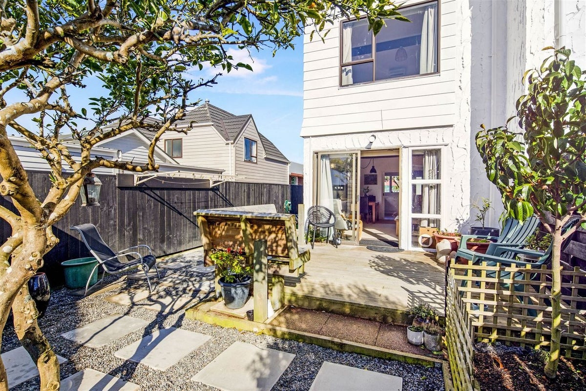 5/20 Frankmoore Avenue, Johnsonville, Wellington - Carousel 1