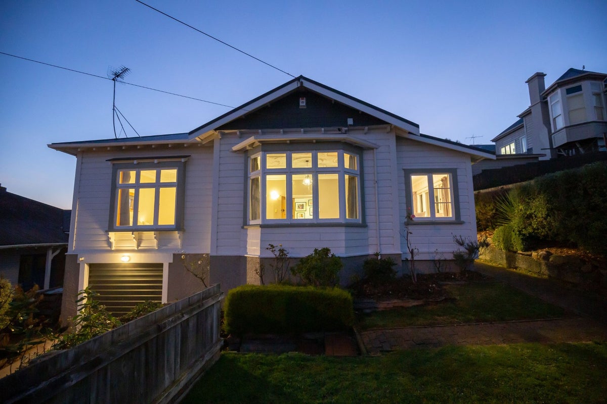 45 Newport Street, Belleknowes, Dunedin - Carousel 1