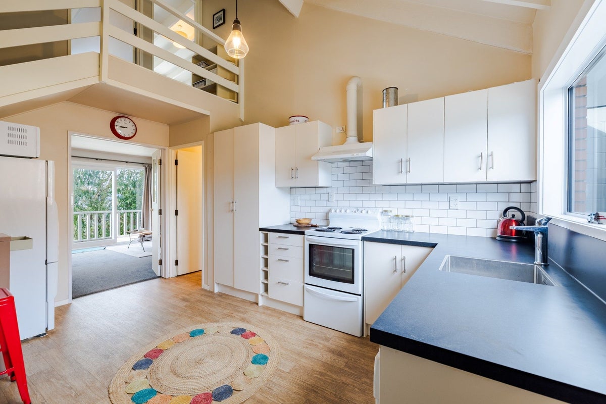 229D Highgate, Roslyn, Dunedin - Carousel 2