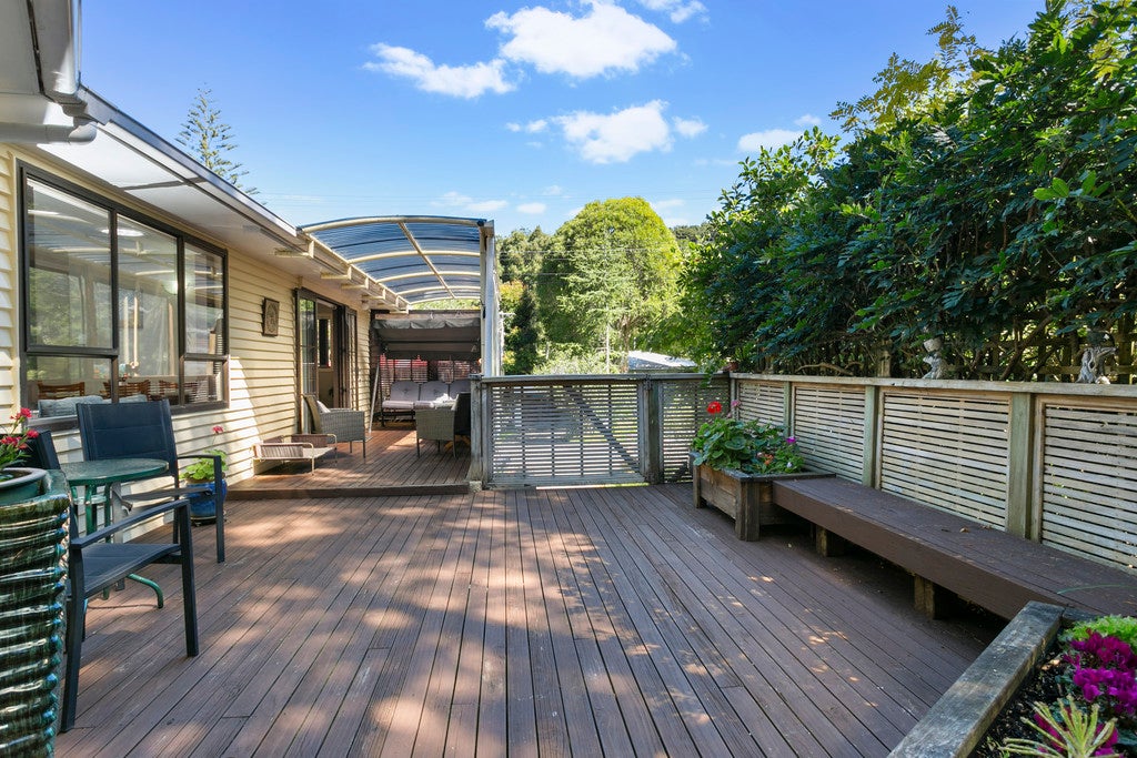 4 York Road, Titirangi, Auckland - Carousel 2