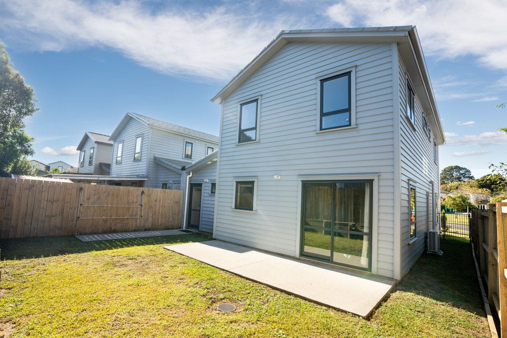 100 Kaimoana Street, Weymouth, Auckland - Carousel 2
