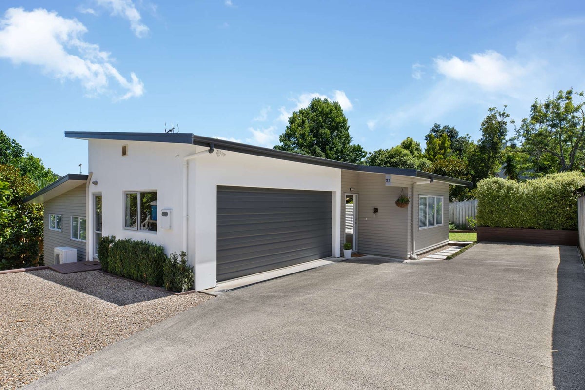 21 Carento Way, Stanmore Bay, Whangaparaoa - Carousel 1