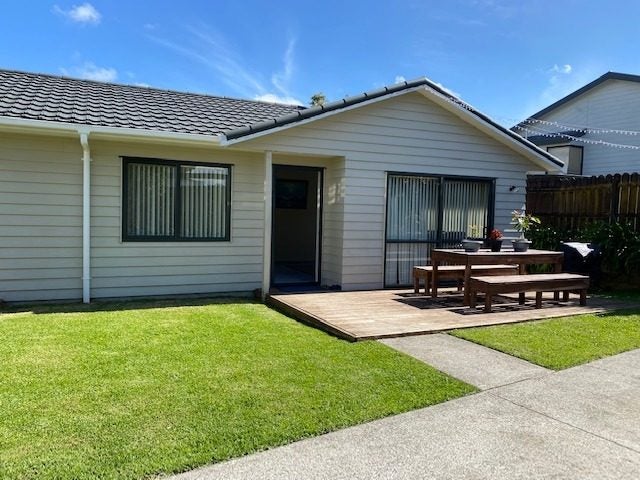 11A Coubray Place, Botany Downs, Auckland - Carousel 1