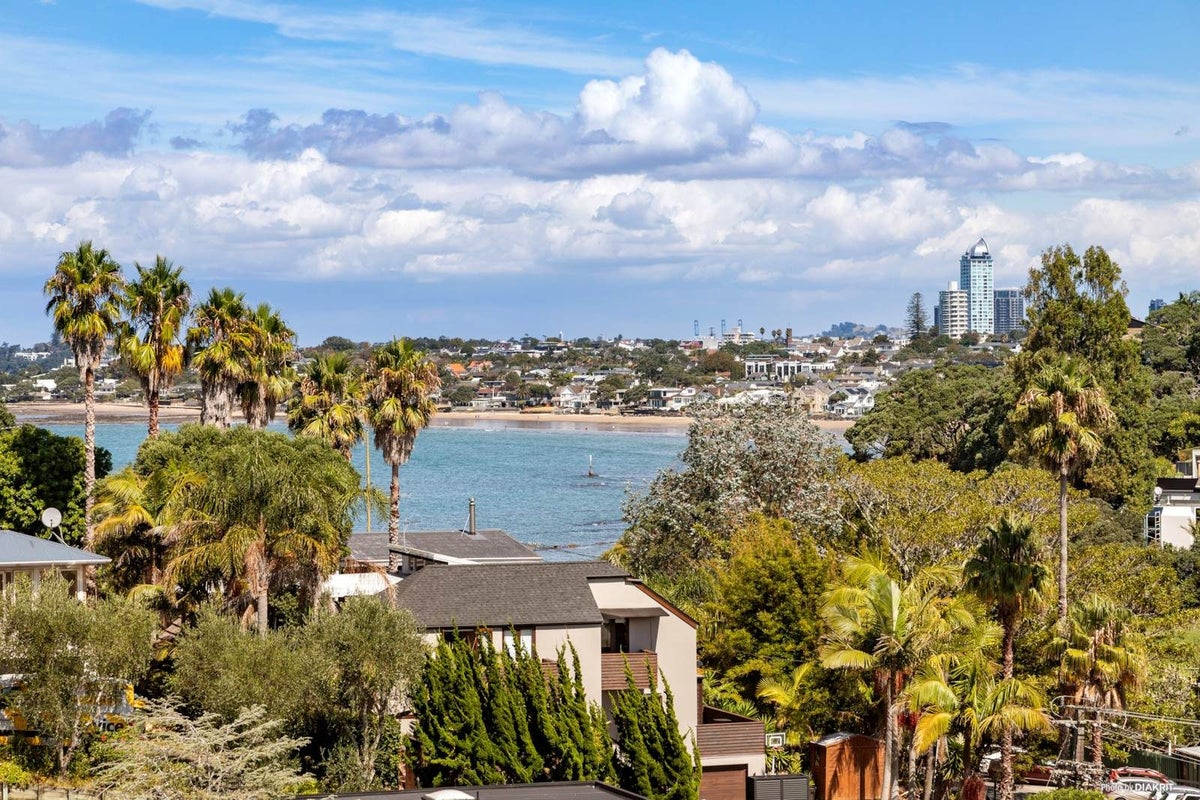 1/111 Beach Road, Castor Bay, Auckland - Carousel 2