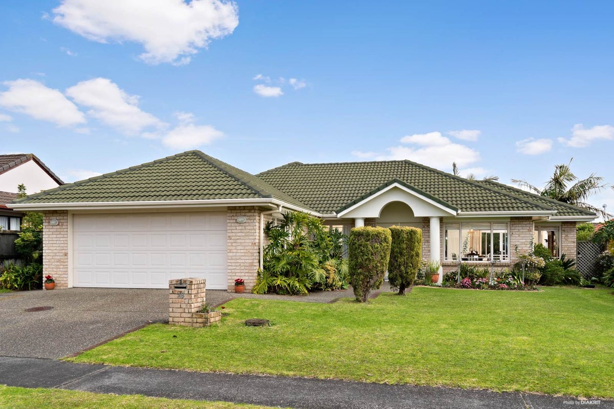 38 Claremont Way, East Tamaki Heights, Auckland - Carousel 1