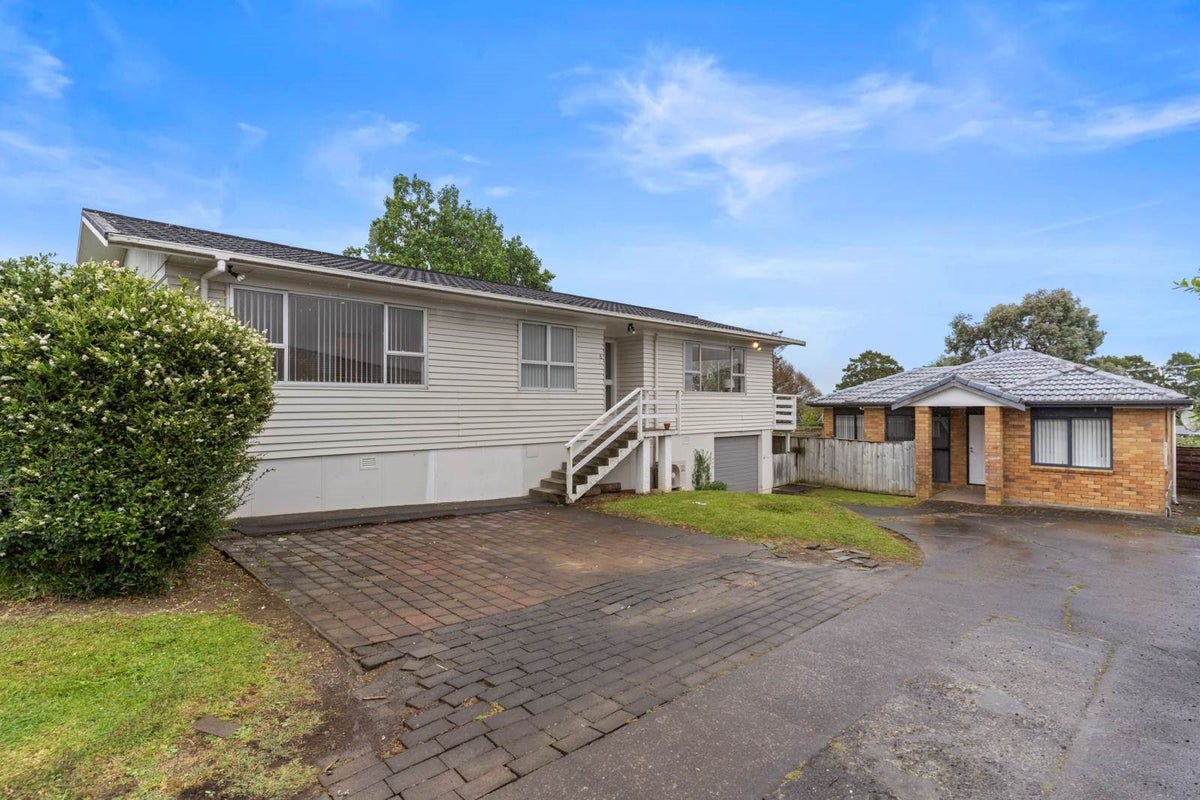 8 Tupaki Place, Pakuranga Heights, Auckland - Carousel 1