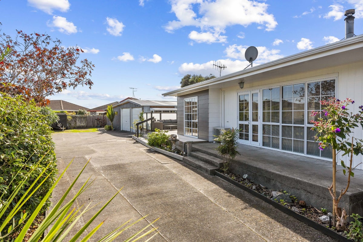 13 Rangiatea Street, Paraparaumu Beach, Paraparaumu - Carousel 1