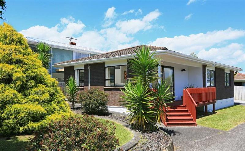 1/122 Waimumu Road, Massey, Auckland - Carousel 1