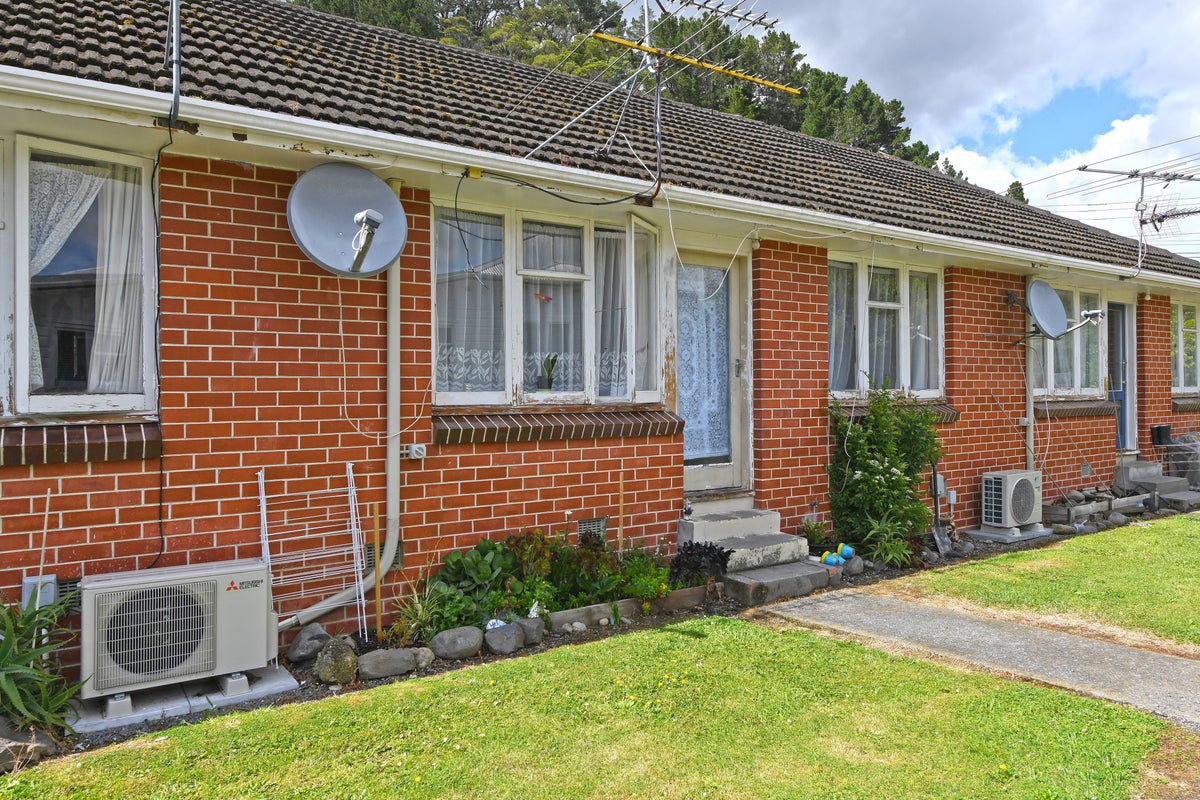 2/83 Ward Street, Wallaceville, Upper Hutt - Carousel 2