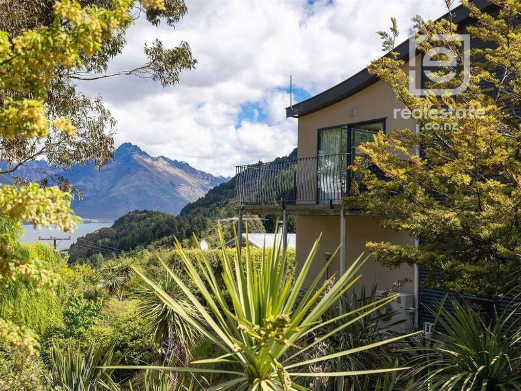 2B O'Learys Paddock, Fernhill, Queenstown - Carousel 2