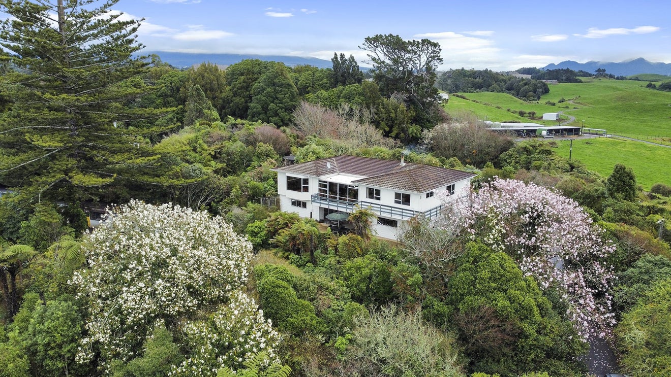 691 Carrington Road, Hurworth, New Plymouth - Carousel 1