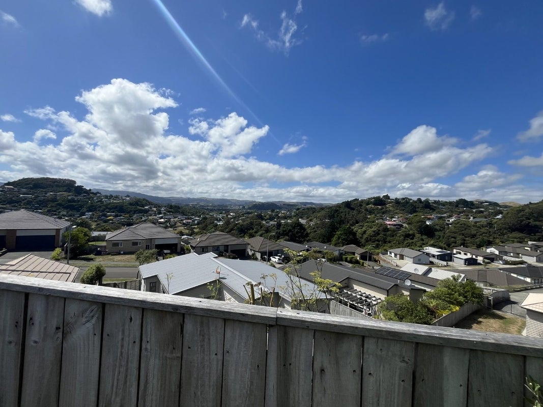 3 Gennaker Lane, Whitby, Porirua - Carousel 19