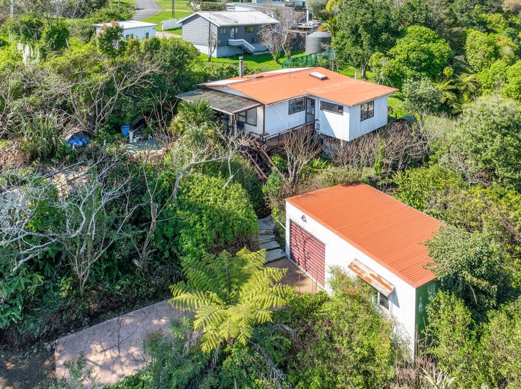 13 Trig Hill Road, Onetangi, Waiheke Island - Carousel 1