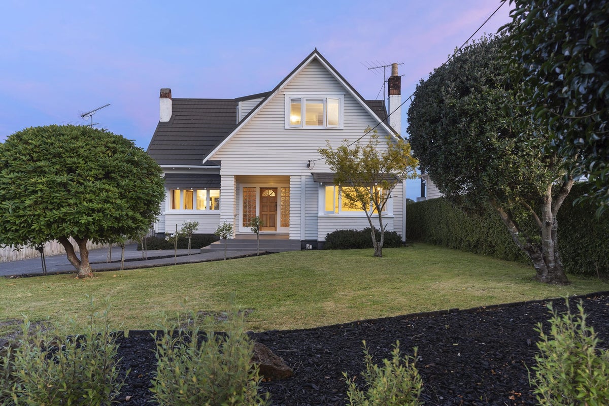 60 Alberton Avenue, Mount Albert, Auckland - Carousel 1