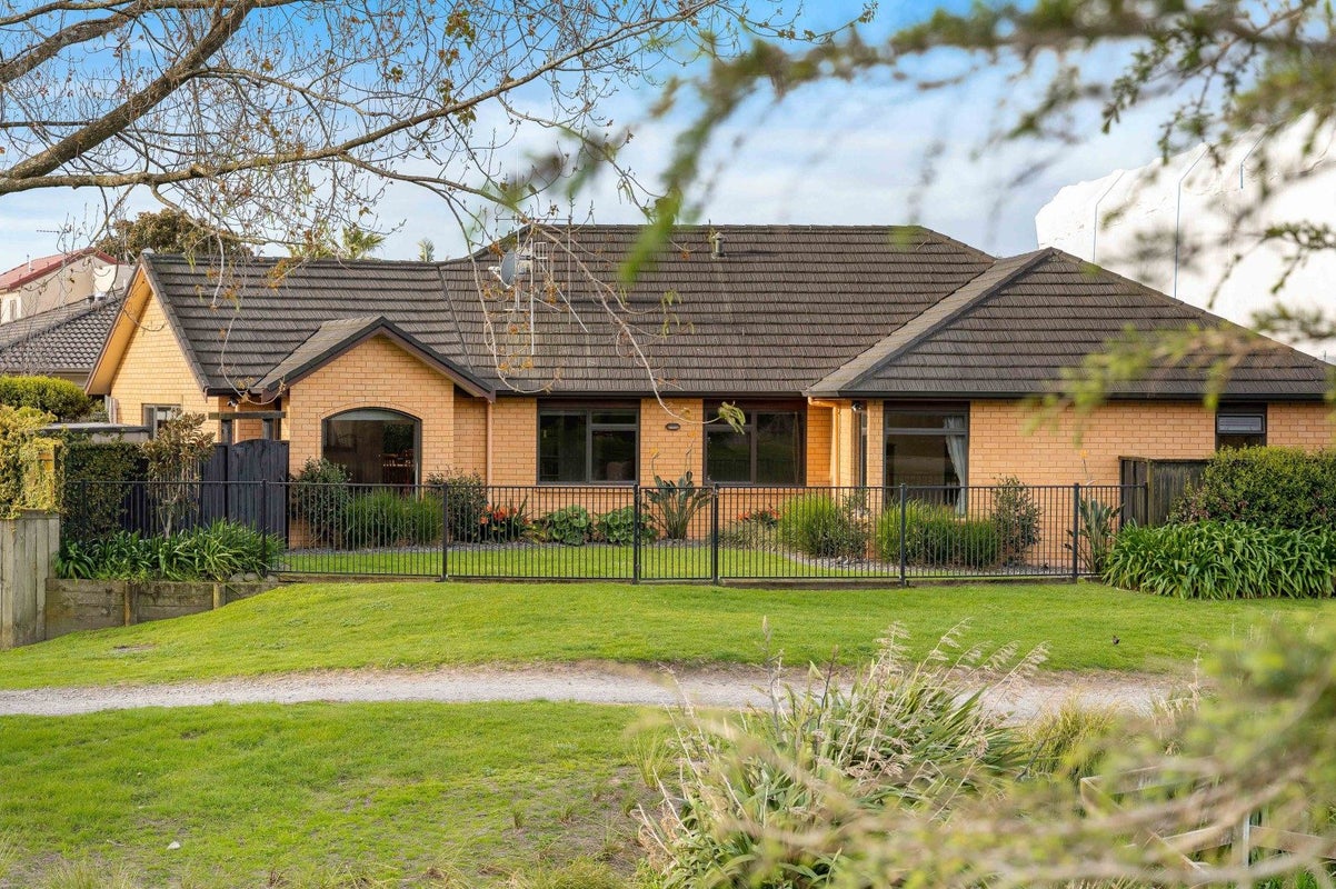 9 Maldives Way, Papamoa Beach, Papamoa - Carousel 1